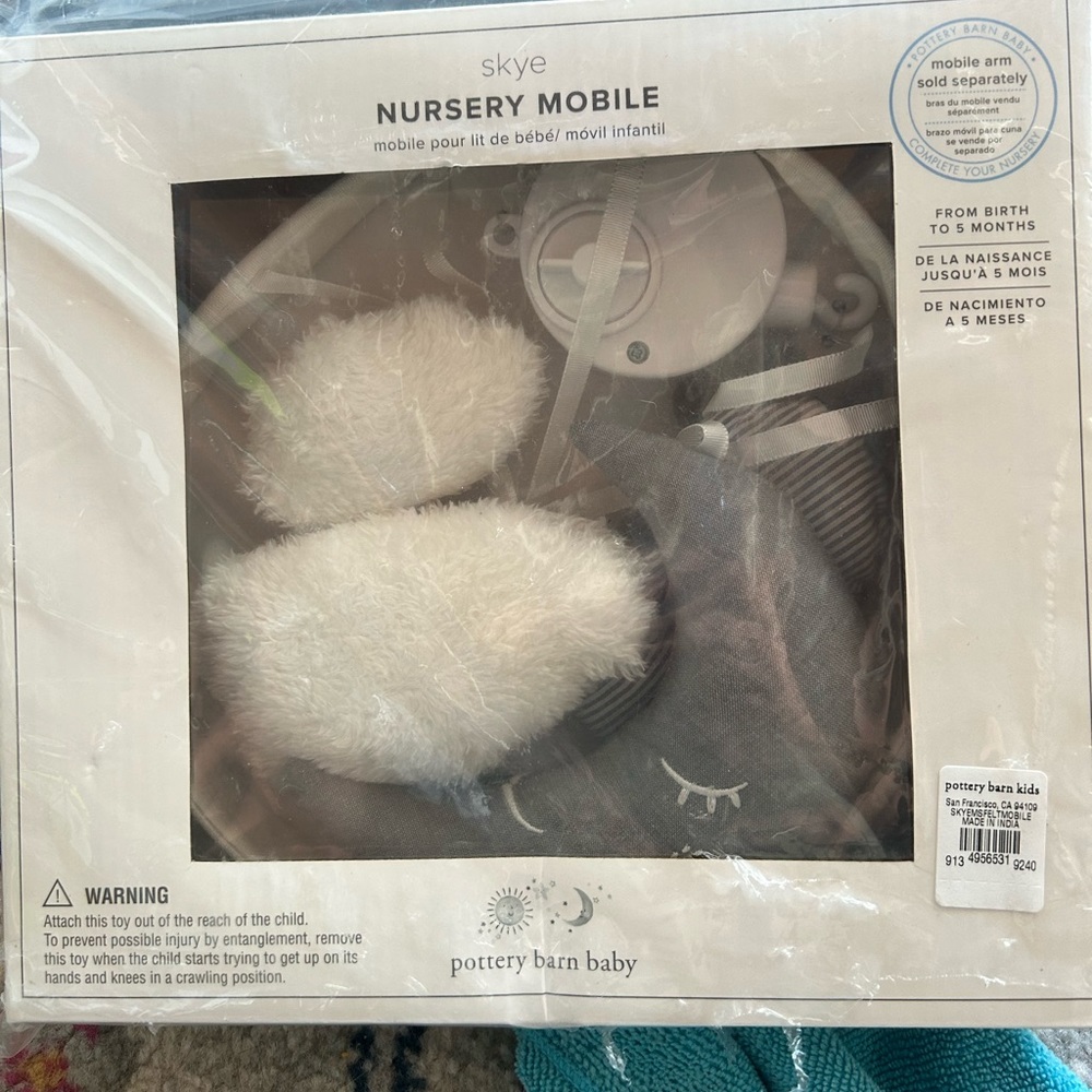 Pottery barn nursery mobile without arm attachment, ⭐️ and 🌙 to theme